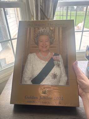 Gibsons Her Majesty The Queen Golden Jubilee 2002 1000 Piece De Luxe Jigsaw Puzz